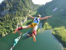 内马尔官方宣布晋级下一阶段新规，雄鹿引发争议！气势如虹延续